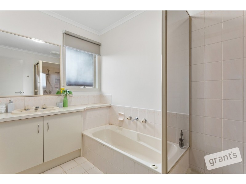 21 Ellenvale Drive, Narre Warren VIC 3805