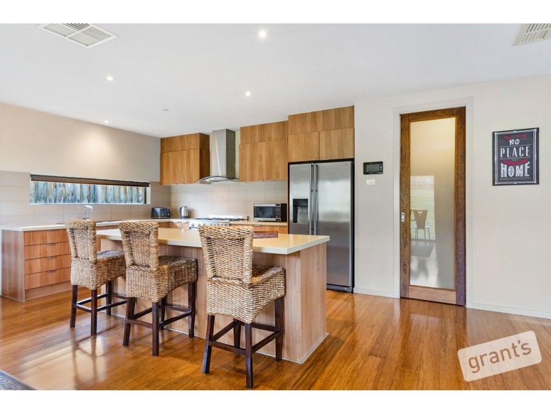 35 Avenview Drive, Narre Warren North VIC 3804