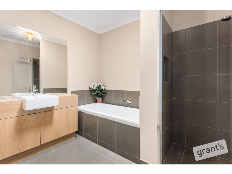 35 Avenview Drive, Narre Warren North VIC 3804