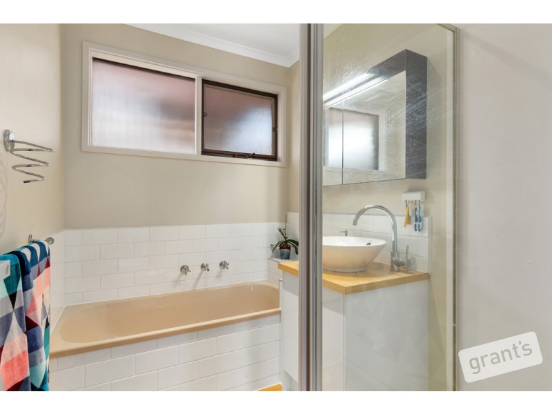 63 Woodlands Crescent, Narre Warren VIC 3805