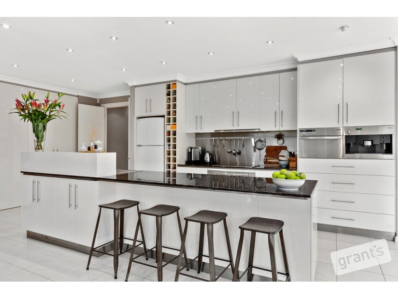 55 Ebeli Close, Narre Warren North VIC 3804