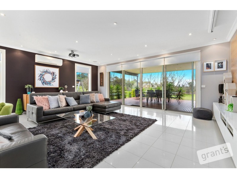 55 Ebeli Close, Narre Warren North VIC 3804