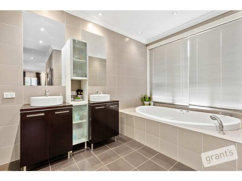 55 Ebeli Close, Narre Warren North VIC 3804