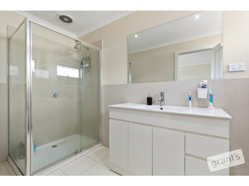 4 Aiden Rise, Narre Warren VIC 3805