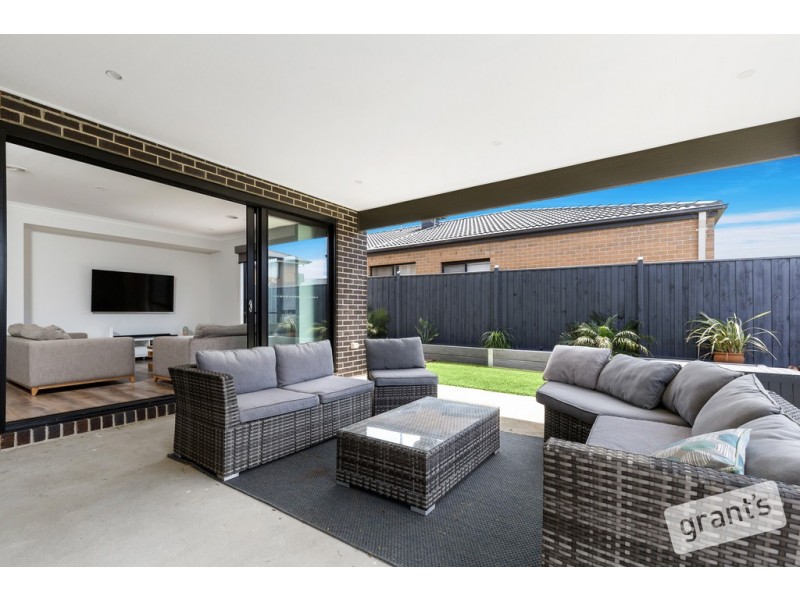 11 Everard Avenue, Clyde North VIC 3978