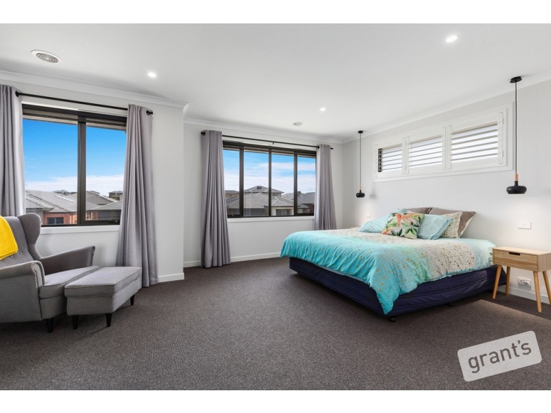 11 Everard Avenue, Clyde North VIC 3978