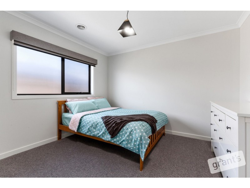 11 Everard Avenue, Clyde North VIC 3978