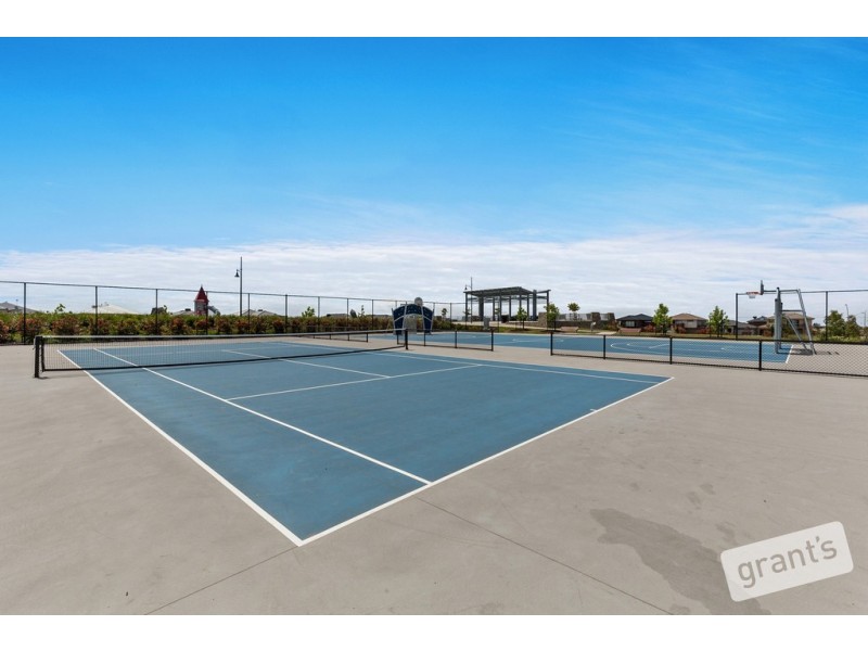 11 Everard Avenue, Clyde North VIC 3978