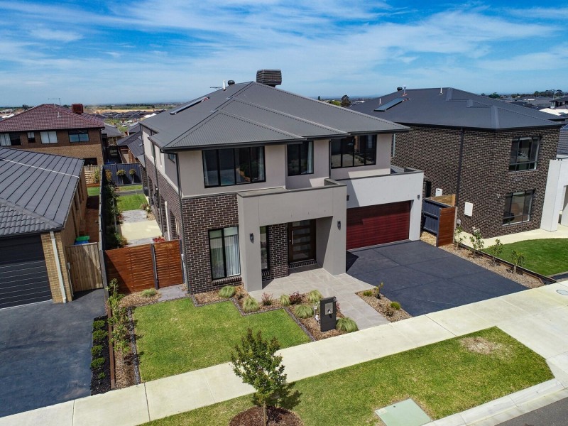 11 Everard Avenue, Clyde North VIC 3978