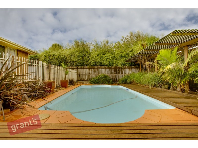 15 Shiraz Crescent, Narre Warren VIC 3805