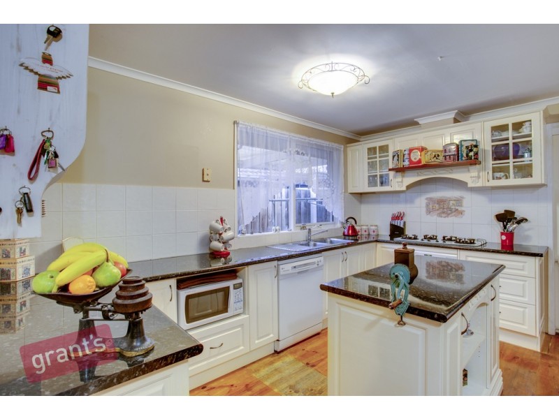 15 Shiraz Crescent, Narre Warren VIC 3805