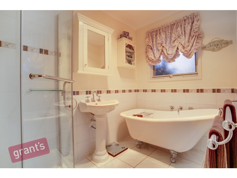 15 Shiraz Crescent, Narre Warren VIC 3805