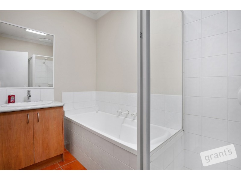 2 Manhattan Mews, Narre Warren VIC 3805