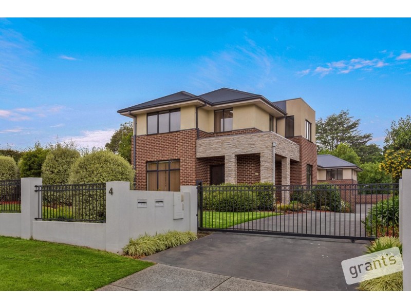 1/4 Harkaway Road, Berwick VIC 3806