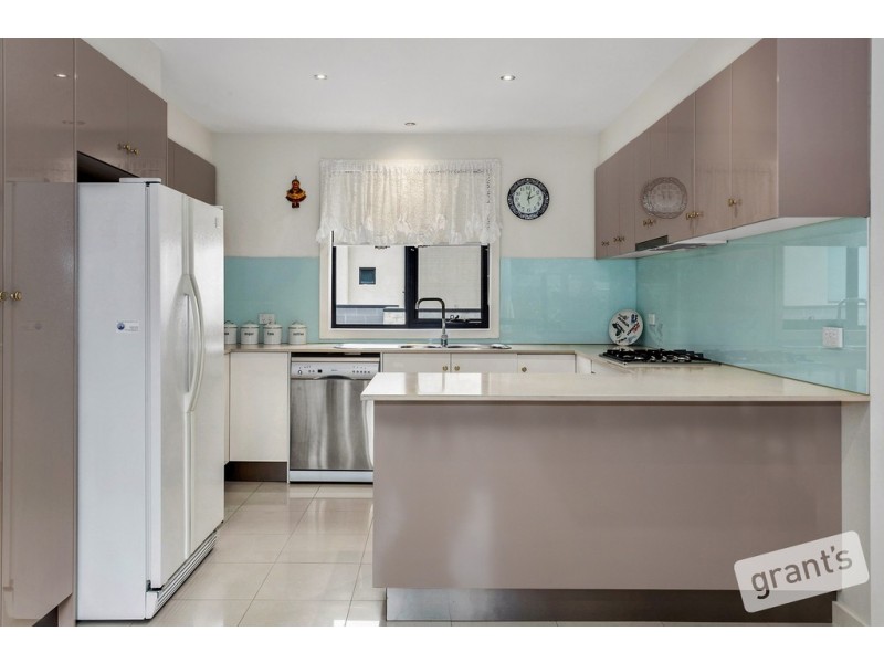 1/4 Harkaway Road, Berwick VIC 3806