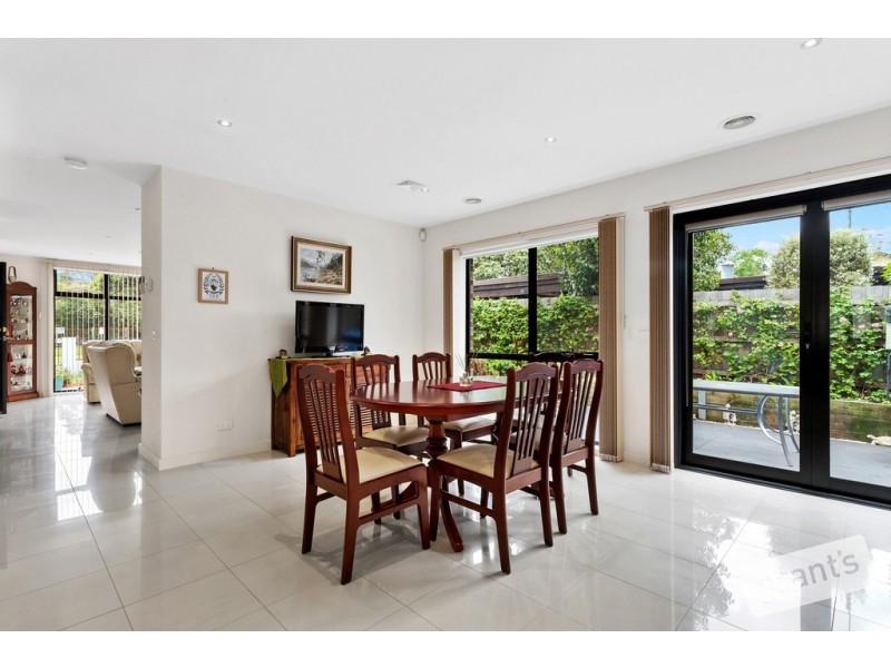 1/4 Harkaway Road, Berwick VIC 3806