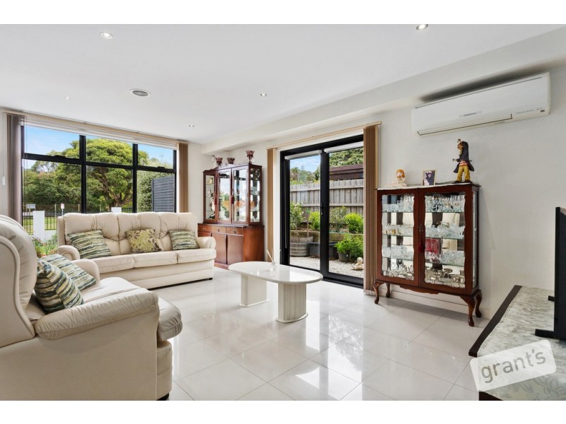 1/4 Harkaway Road, Berwick VIC 3806