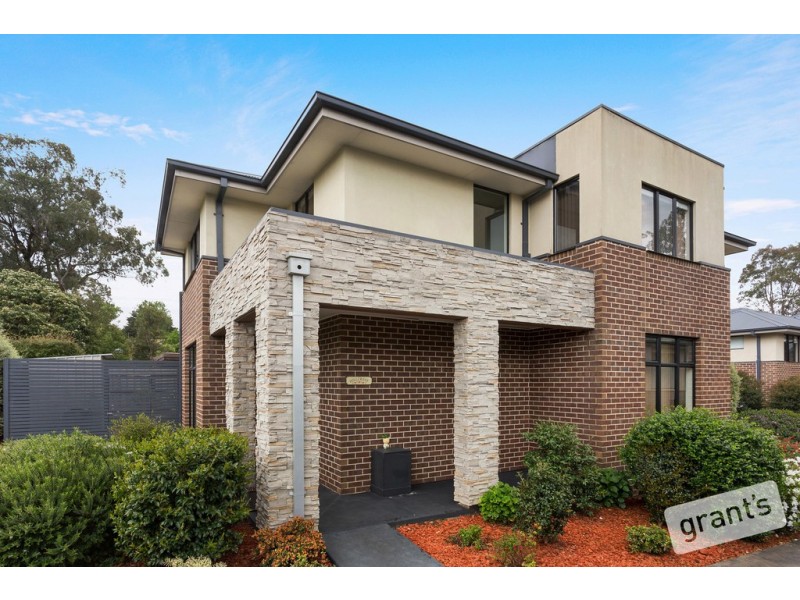 1/4 Harkaway Road, Berwick VIC 3806