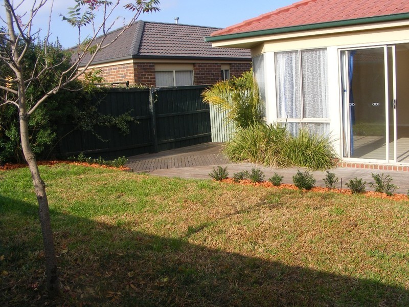 24 Kenton Walk, Narre Warren South VIC 3805