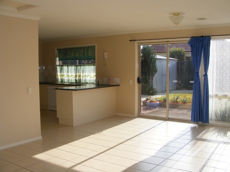 24 Kenton Walk, Narre Warren South VIC 3805