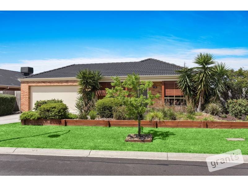 18 Amberley Drive, Pakenham VIC 3810