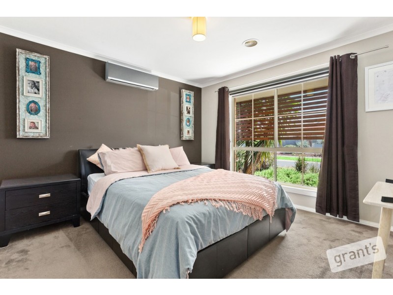 18 Amberley Drive, Pakenham VIC 3810