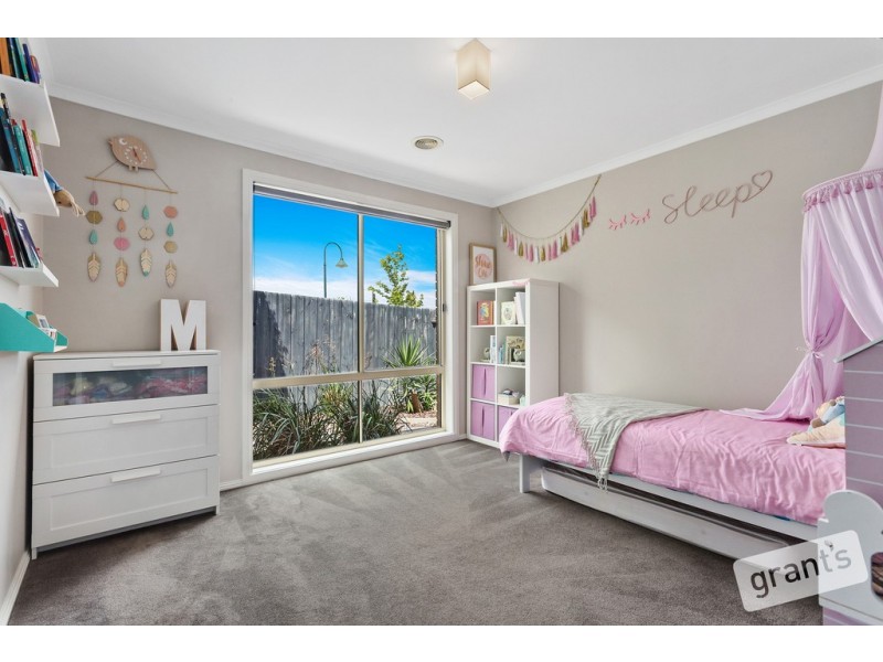 18 Amberley Drive, Pakenham VIC 3810