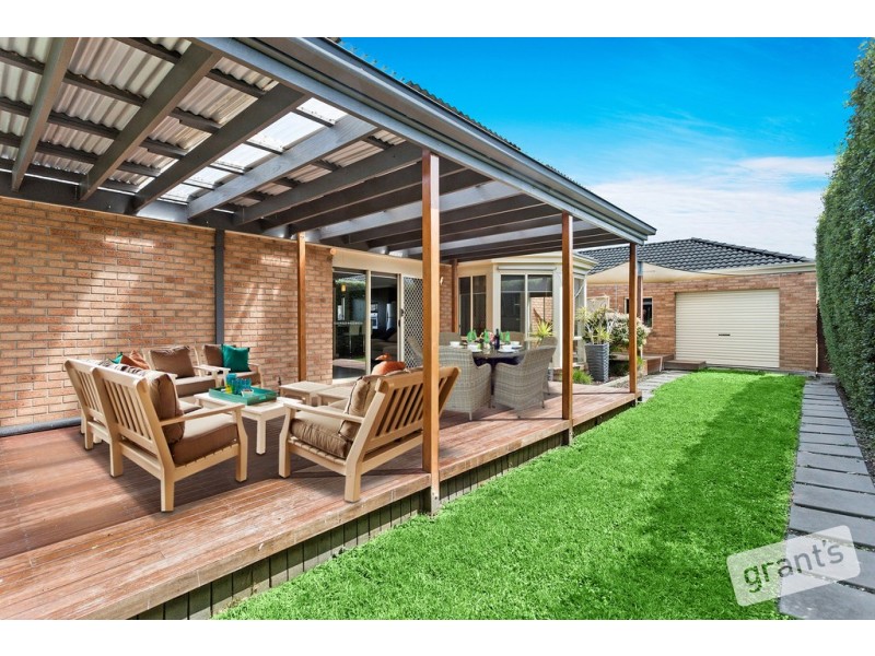 18 Amberley Drive, Pakenham VIC 3810