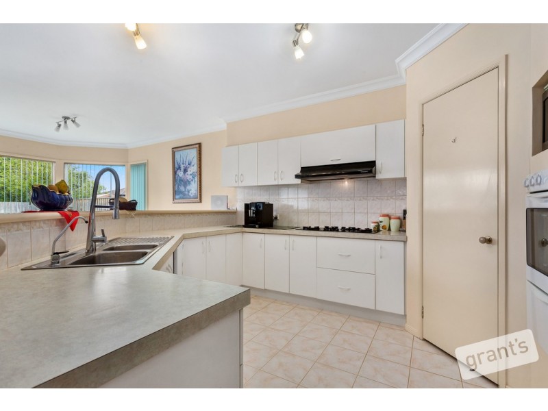 27 Mayfair Crescent, Narre Warren VIC 3805
