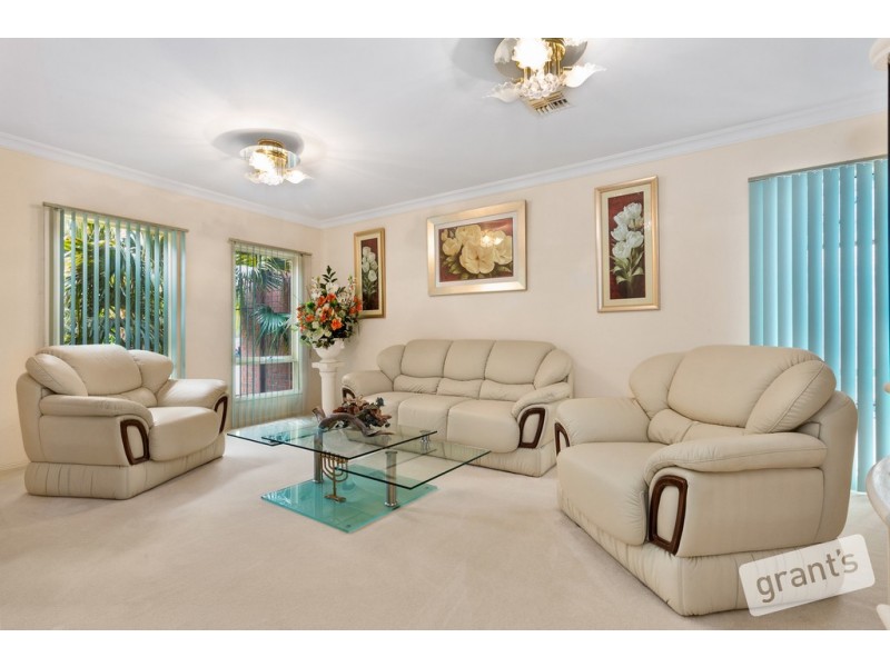 27 Mayfair Crescent, Narre Warren VIC 3805