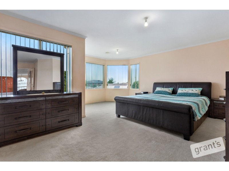 27 Mayfair Crescent, Narre Warren VIC 3805