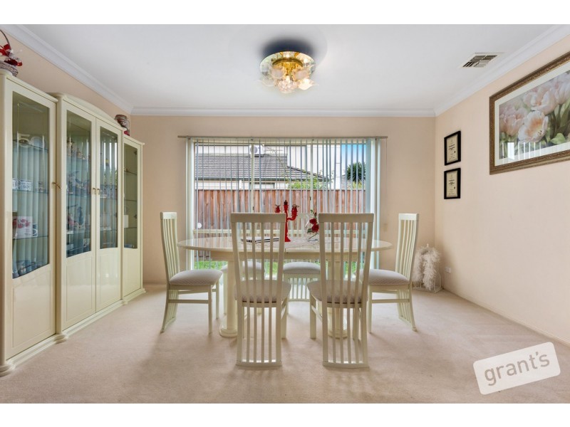 27 Mayfair Crescent, Narre Warren VIC 3805