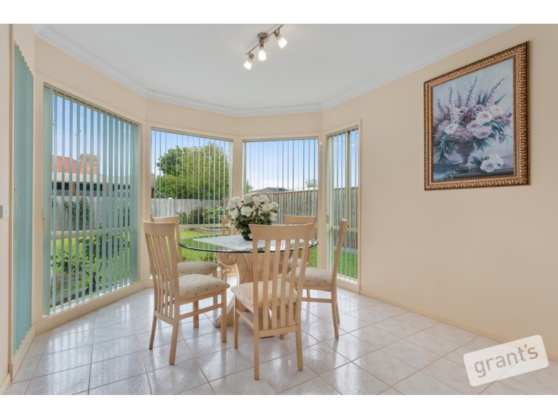 27 Mayfair Crescent, Narre Warren VIC 3805