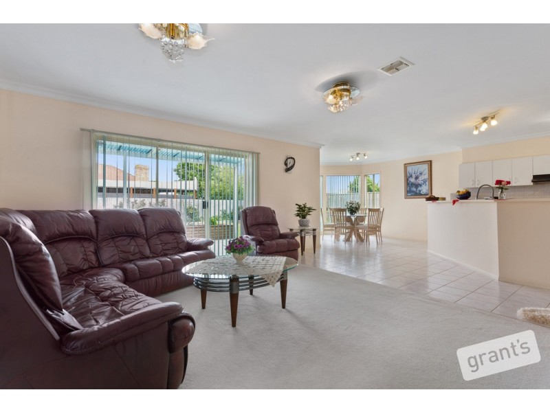 27 Mayfair Crescent, Narre Warren VIC 3805