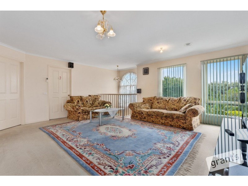 27 Mayfair Crescent, Narre Warren VIC 3805