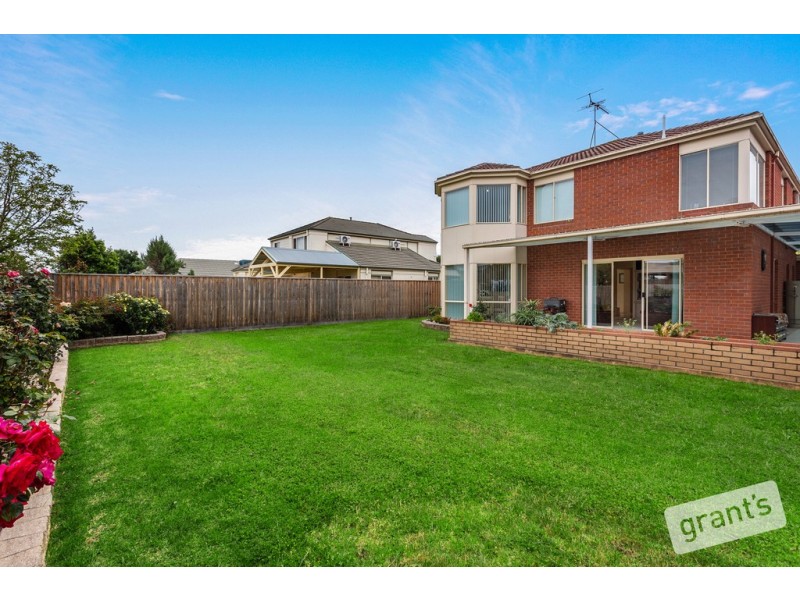 27 Mayfair Crescent, Narre Warren VIC 3805