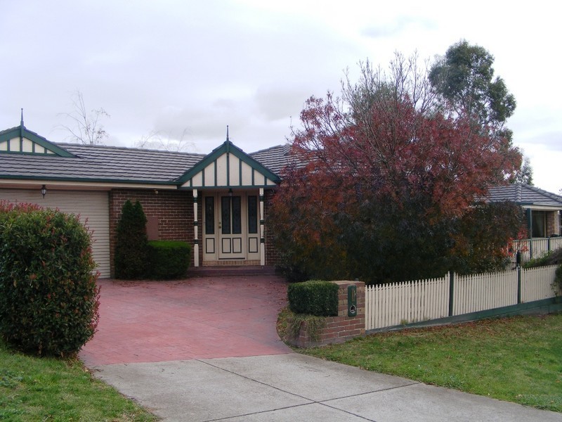 34 Oakleaf Place, Narre Warren South VIC 3805