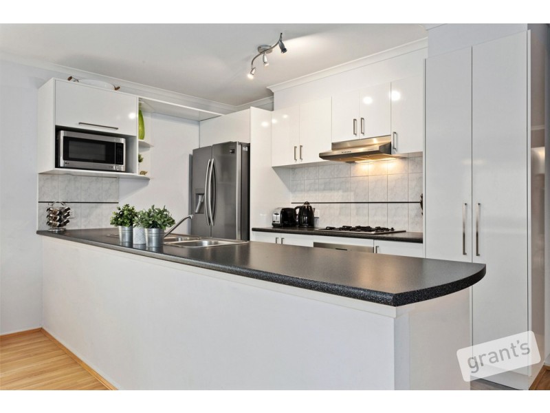 37 Lochard Terrace, Narre Warren South VIC 3805