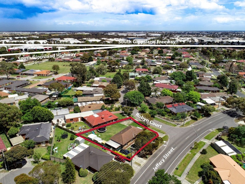 2 Robyn Court, Hampton Park VIC 3976