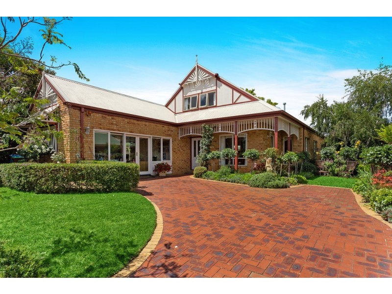 4 Galloway Drive, Narre Warren South VIC 3805