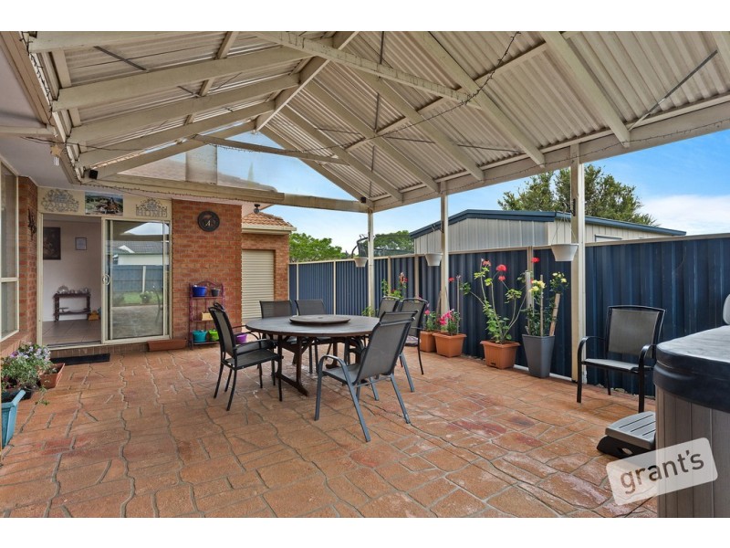 95 Amber Crescent, Narre Warren VIC 3805