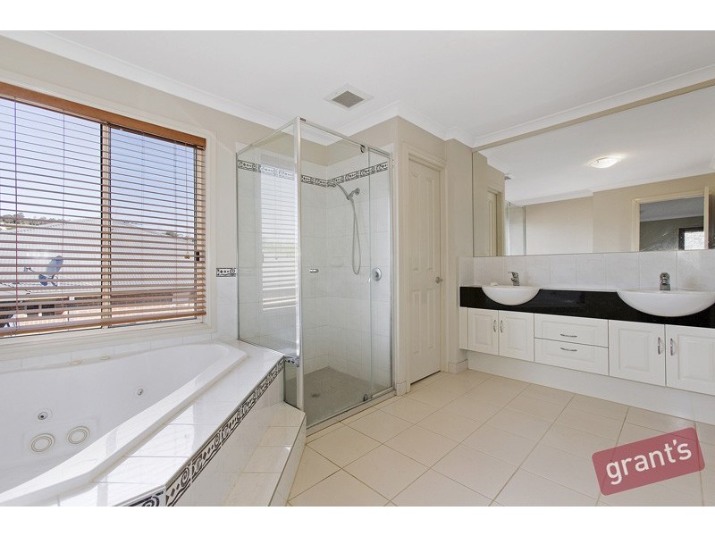 3 Grosvenor Place, Narre Warren North VIC 3804