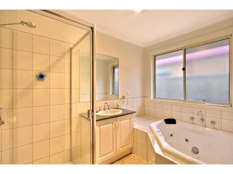 5 Tower Avenue, Narre Warren South VIC 3805