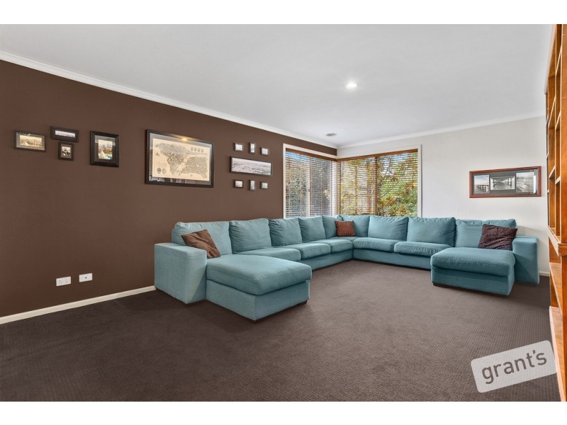 8 Honeyeater Way, Pakenham VIC 3810
