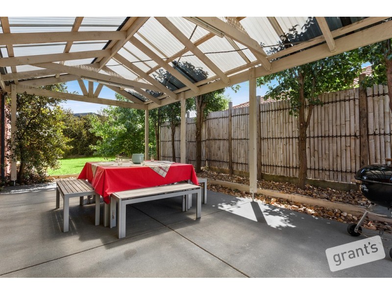 8 Honeyeater Way, Pakenham VIC 3810