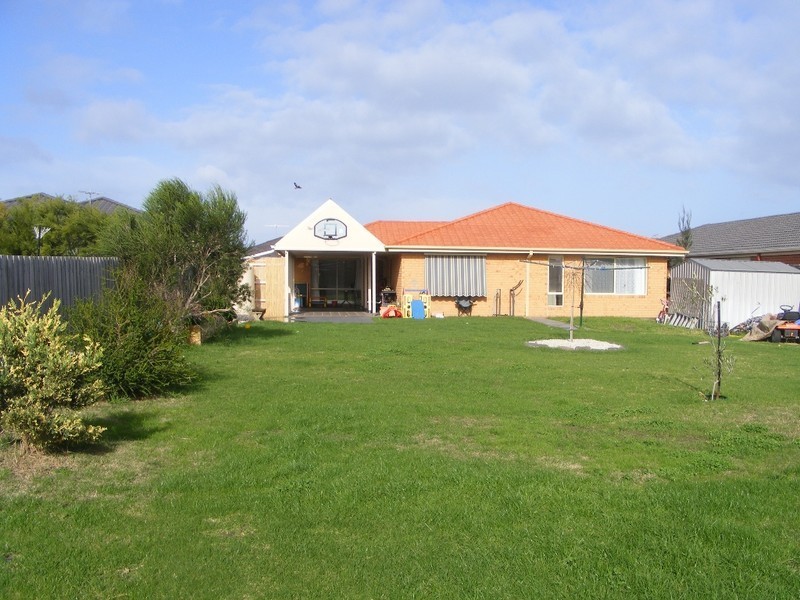 32 McCartney Drive, Narre Warren South VIC 3805