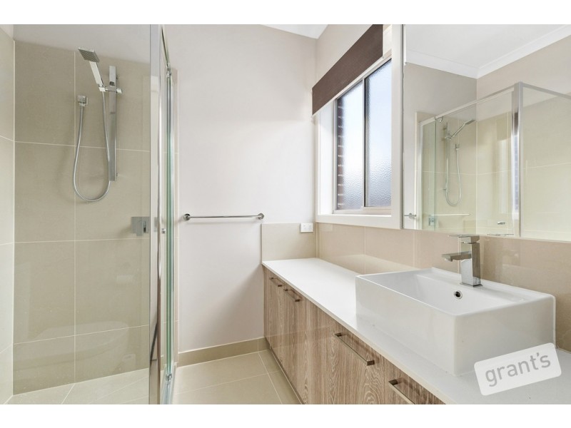 124 Manna Gum Drive, Pakenham VIC 3810