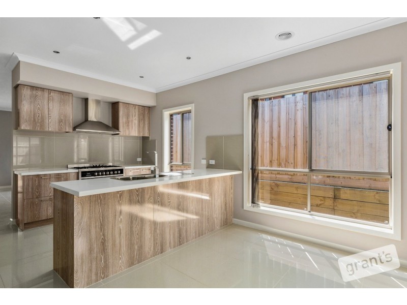 124 Manna Gum Drive, Pakenham VIC 3810