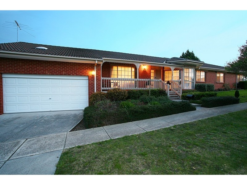 16 Reema Boulevard, Endeavour Hills VIC 3802