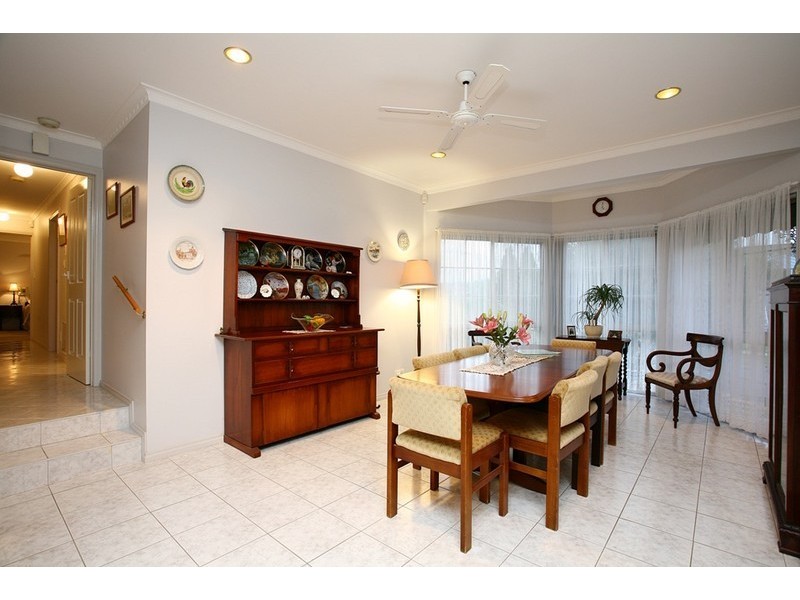 16 Reema Boulevard, Endeavour Hills VIC 3802